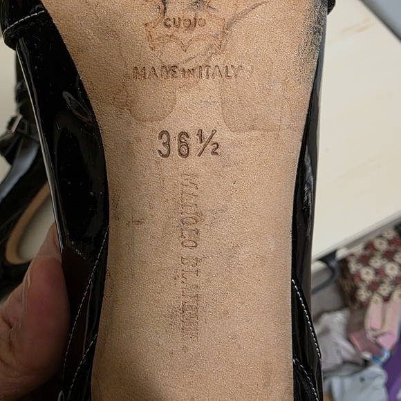 Manolo Blahnik | Black Patent Leather Pumps Sz 36 1/2 - Picture 11 of 11